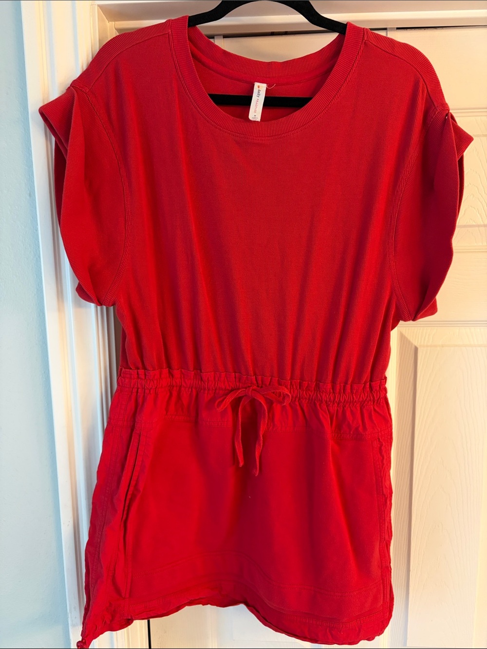 Anthropologie daily practice red dress Sz M w/pockets & tie waist